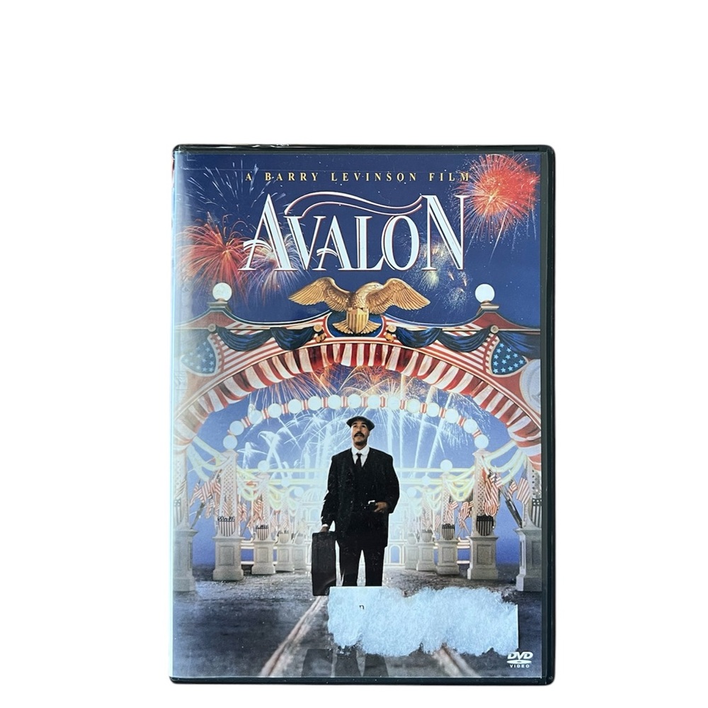 📀COLUMBIA: “Avalon,” a Barry Levinson film, DVD in original case.